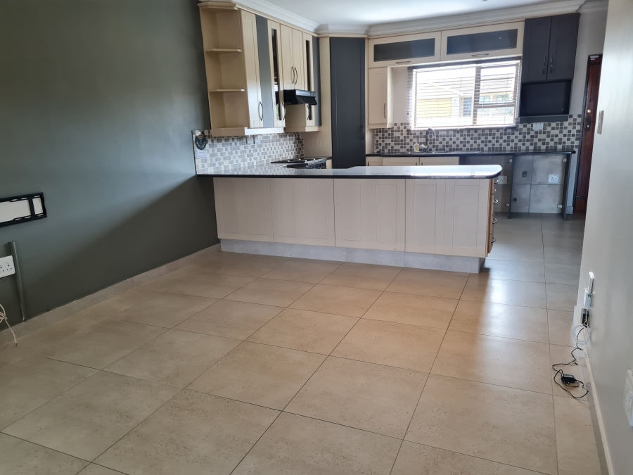 To Let 3 Bedroom Property for Rent in Wavecrest Eastern Cape